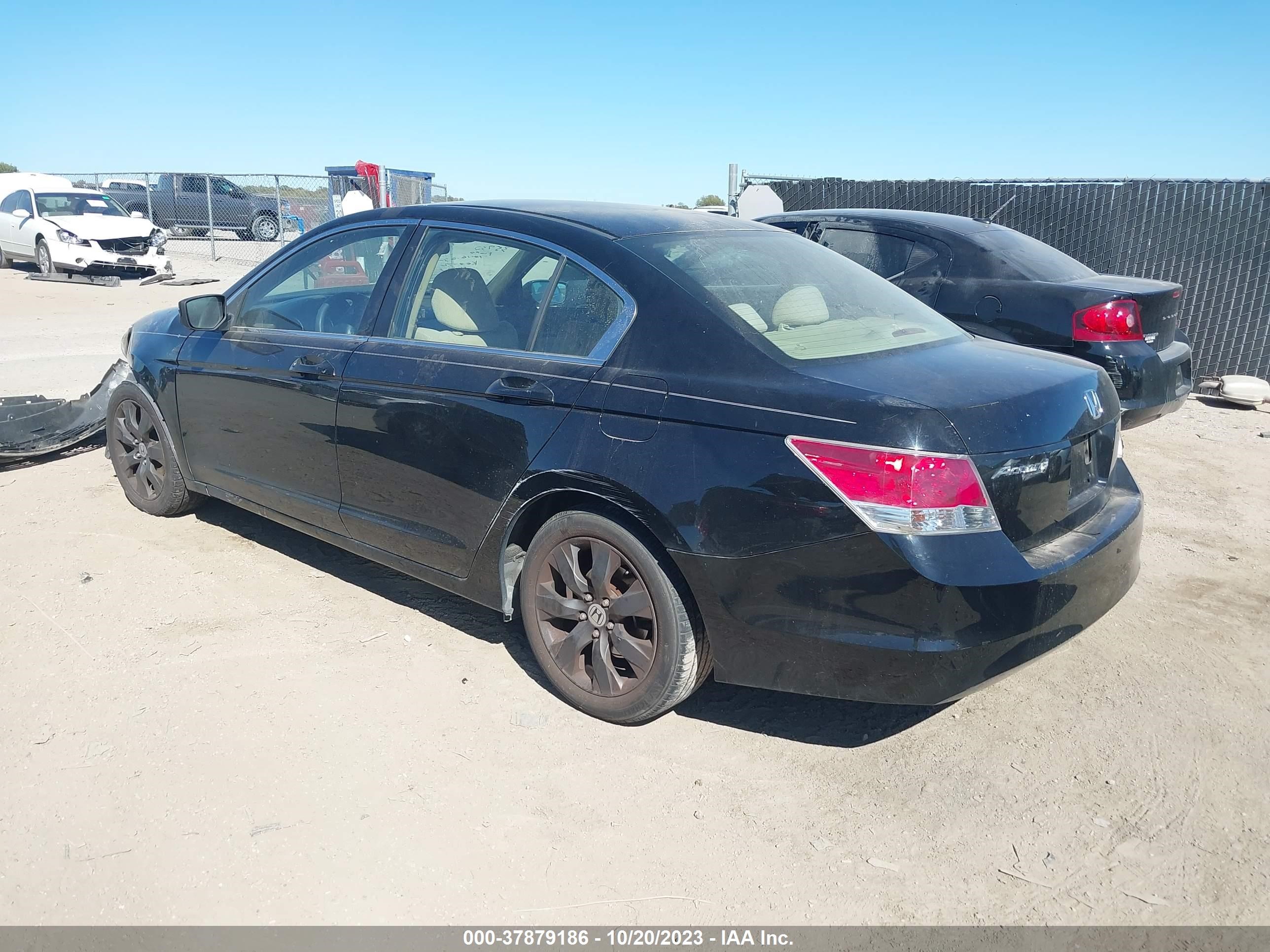 Photo 2 VIN: 1HGCP2F76AA107740 - HONDA ACCORD 