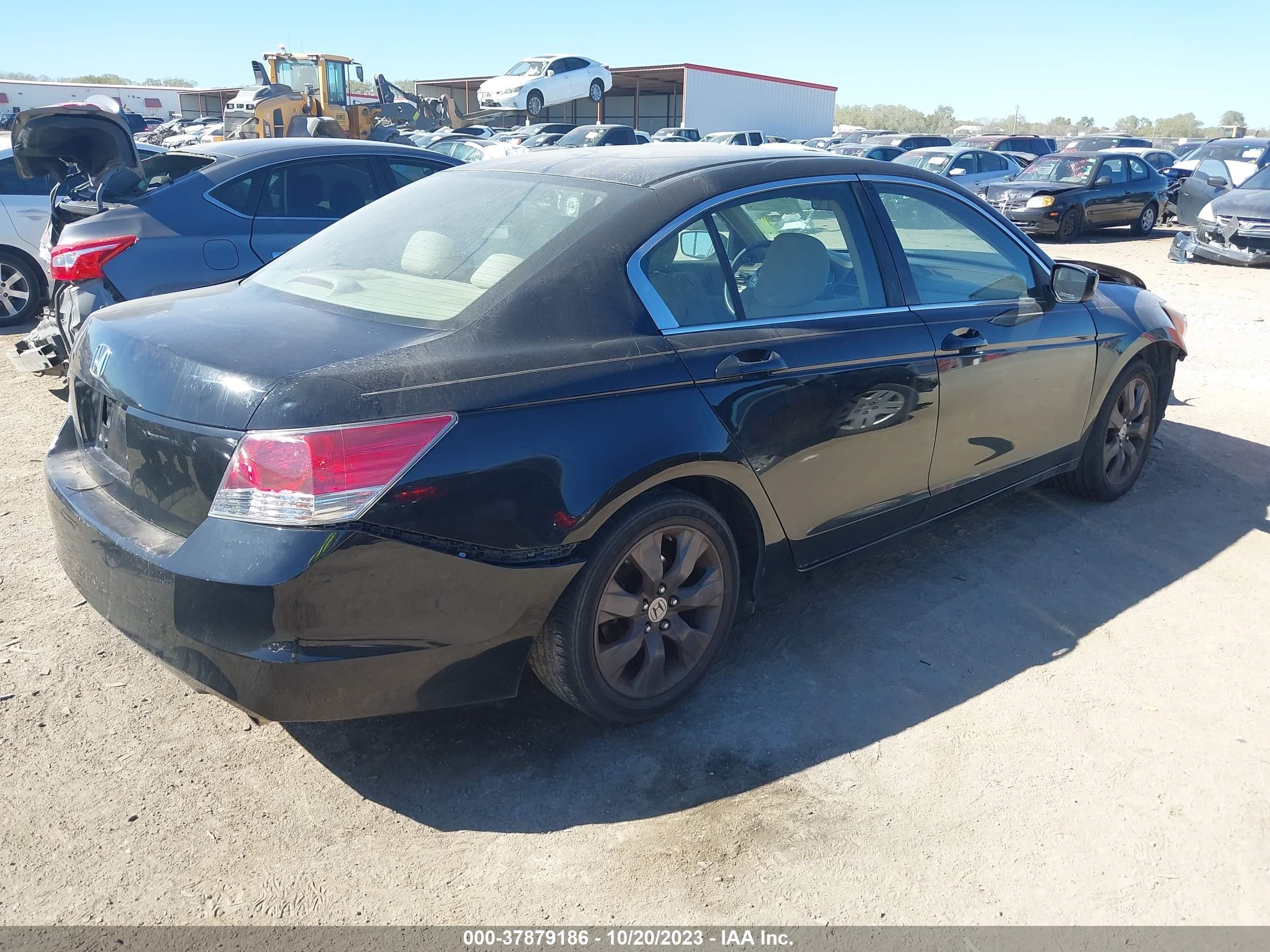 Photo 3 VIN: 1HGCP2F76AA107740 - HONDA ACCORD 