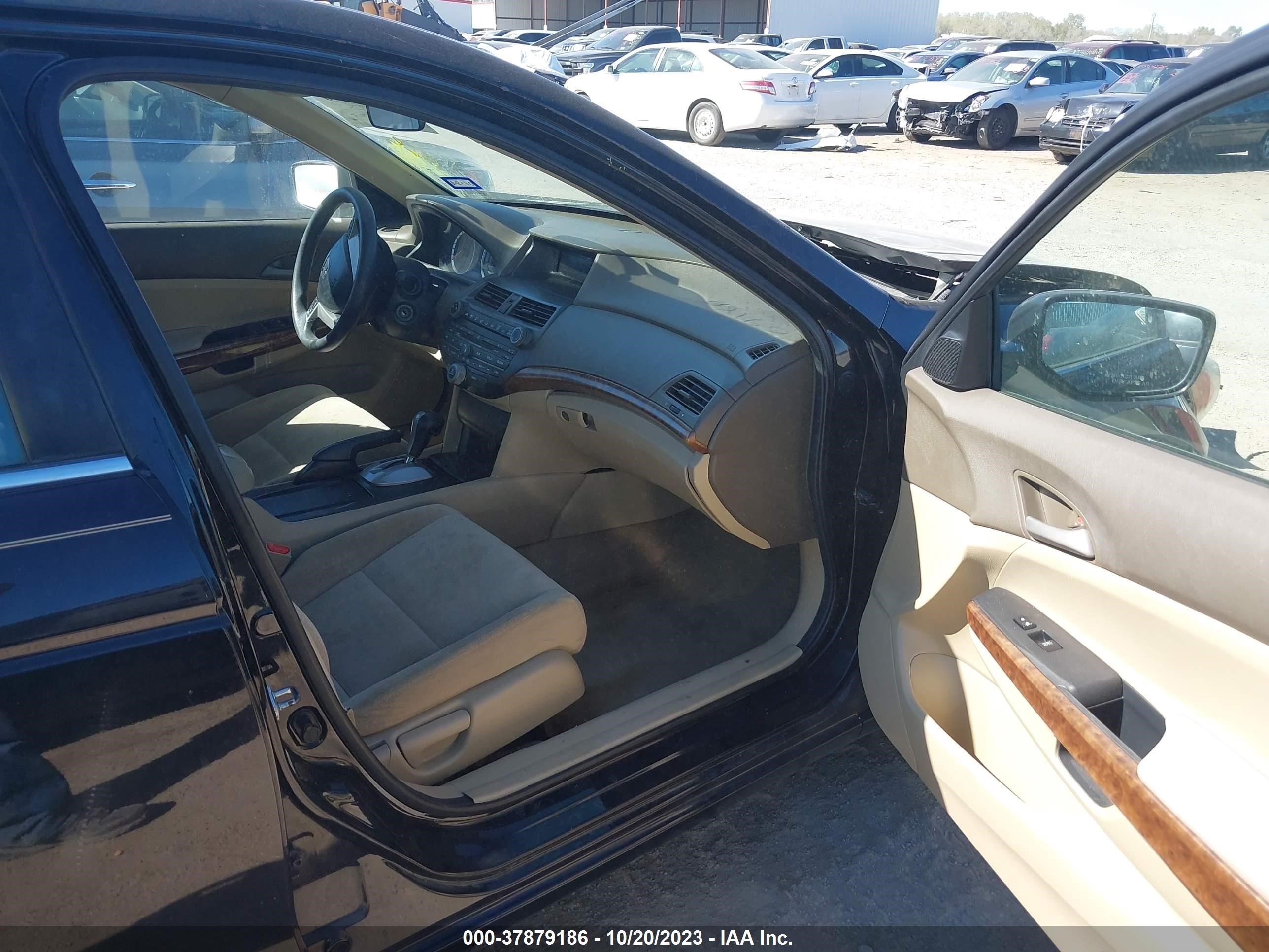 Photo 4 VIN: 1HGCP2F76AA107740 - HONDA ACCORD 