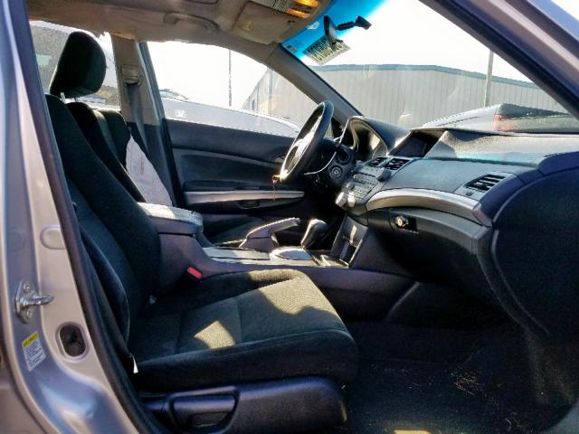 Photo 4 VIN: 1HGCP2F76AA139796 - HONDA ACCORD EX 