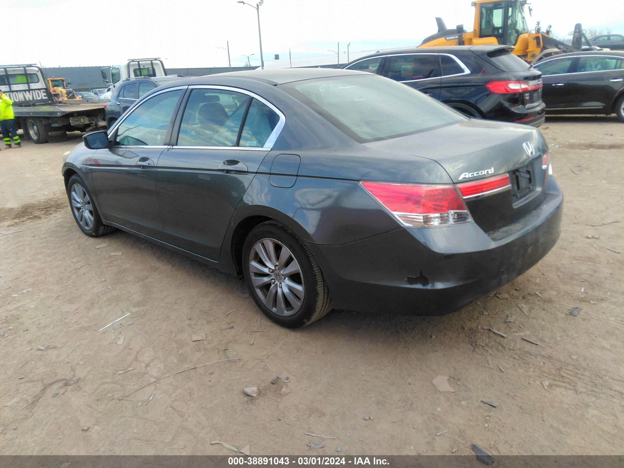 Photo 2 VIN: 1HGCP2F76BA089631 - HONDA ACCORD 