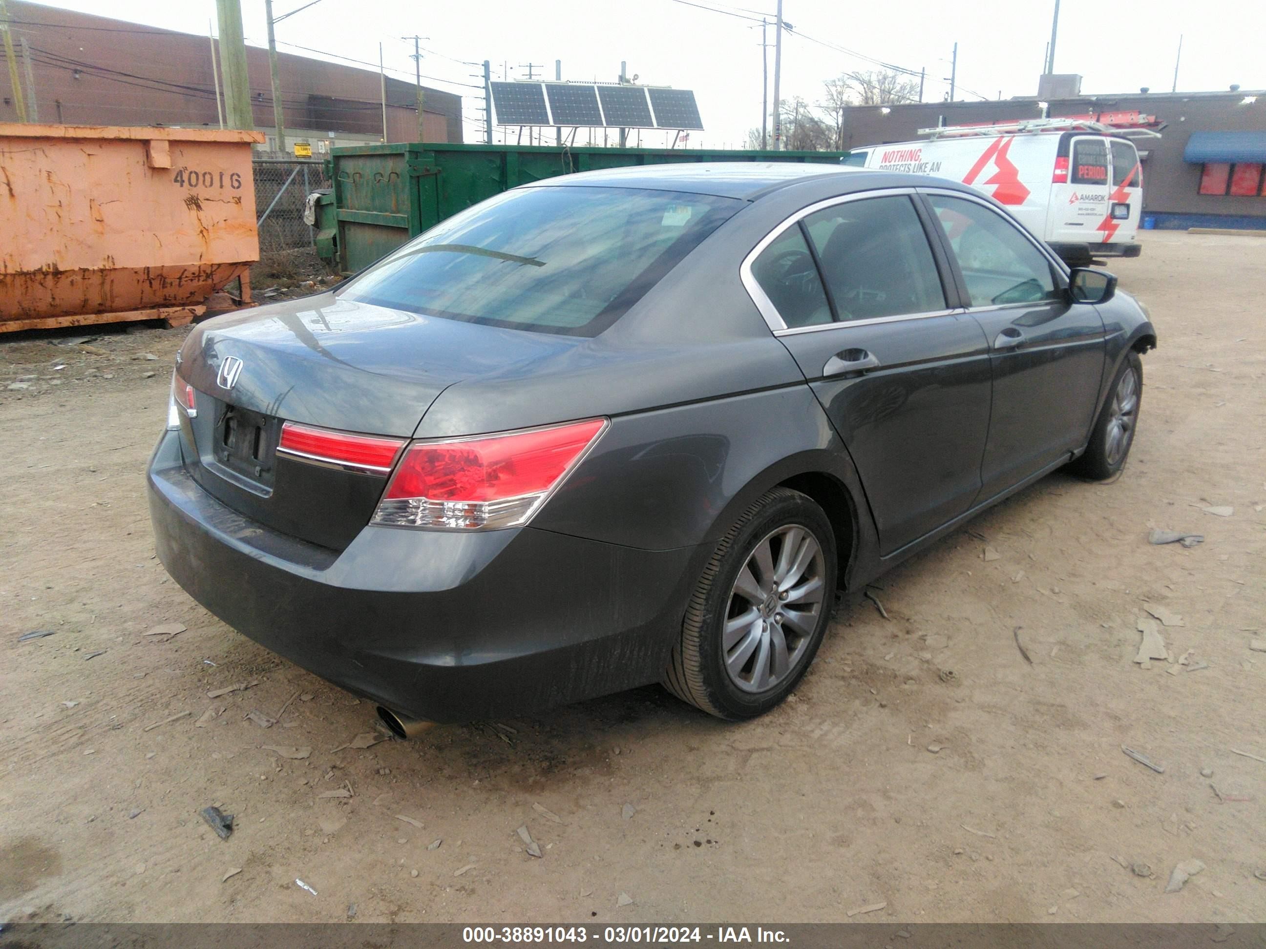 Photo 3 VIN: 1HGCP2F76BA089631 - HONDA ACCORD 