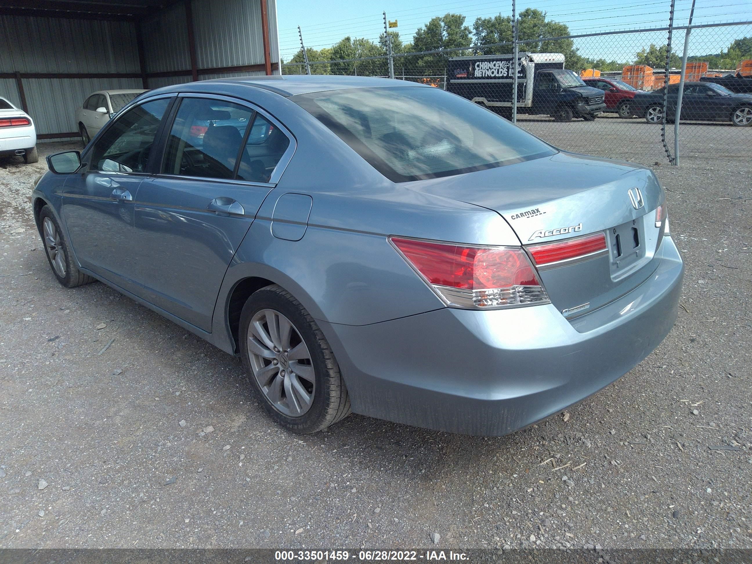 Photo 2 VIN: 1HGCP2F76CA013330 - HONDA ACCORD 