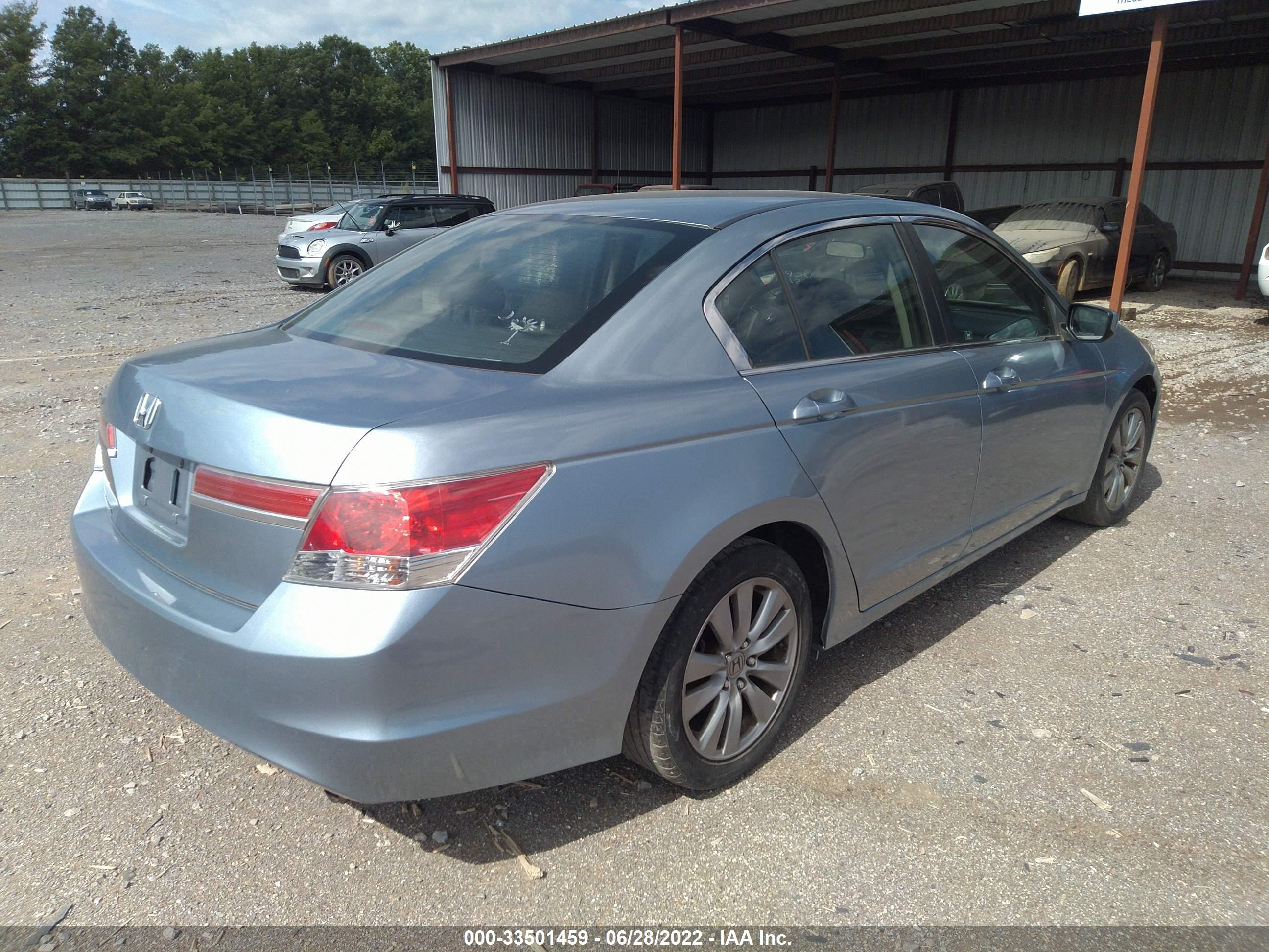 Photo 3 VIN: 1HGCP2F76CA013330 - HONDA ACCORD 