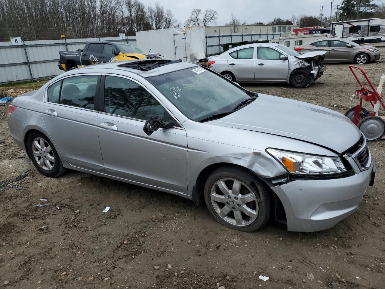 Photo 3 VIN: 1HGCP2F77AA023314 - HONDA ACCORD 