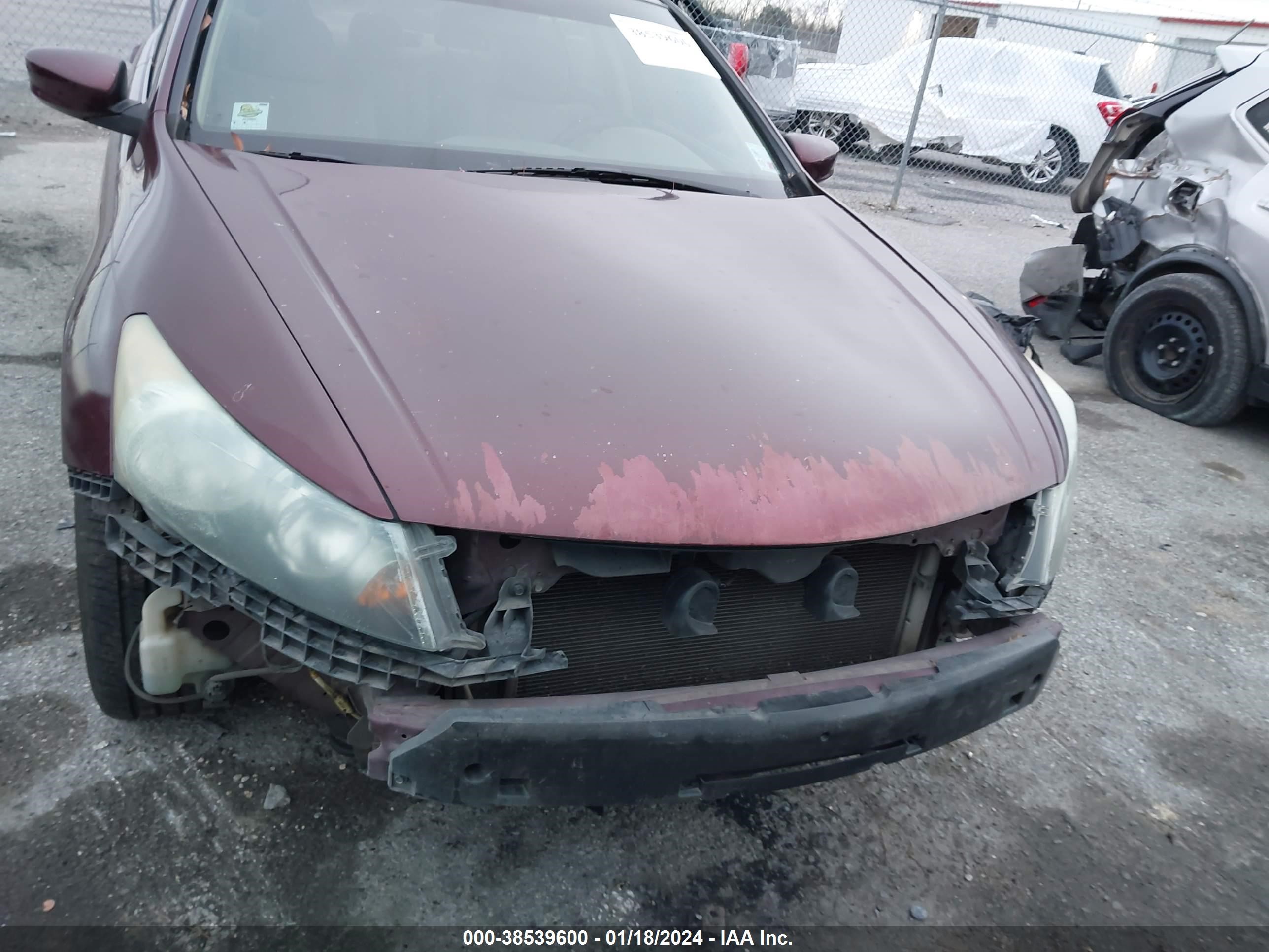 Photo 11 VIN: 1HGCP2F77AA040999 - HONDA ACCORD 