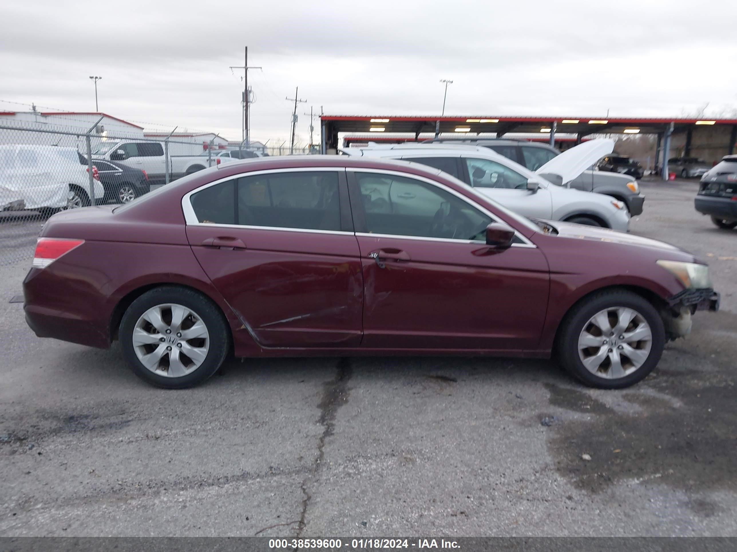 Photo 12 VIN: 1HGCP2F77AA040999 - HONDA ACCORD 