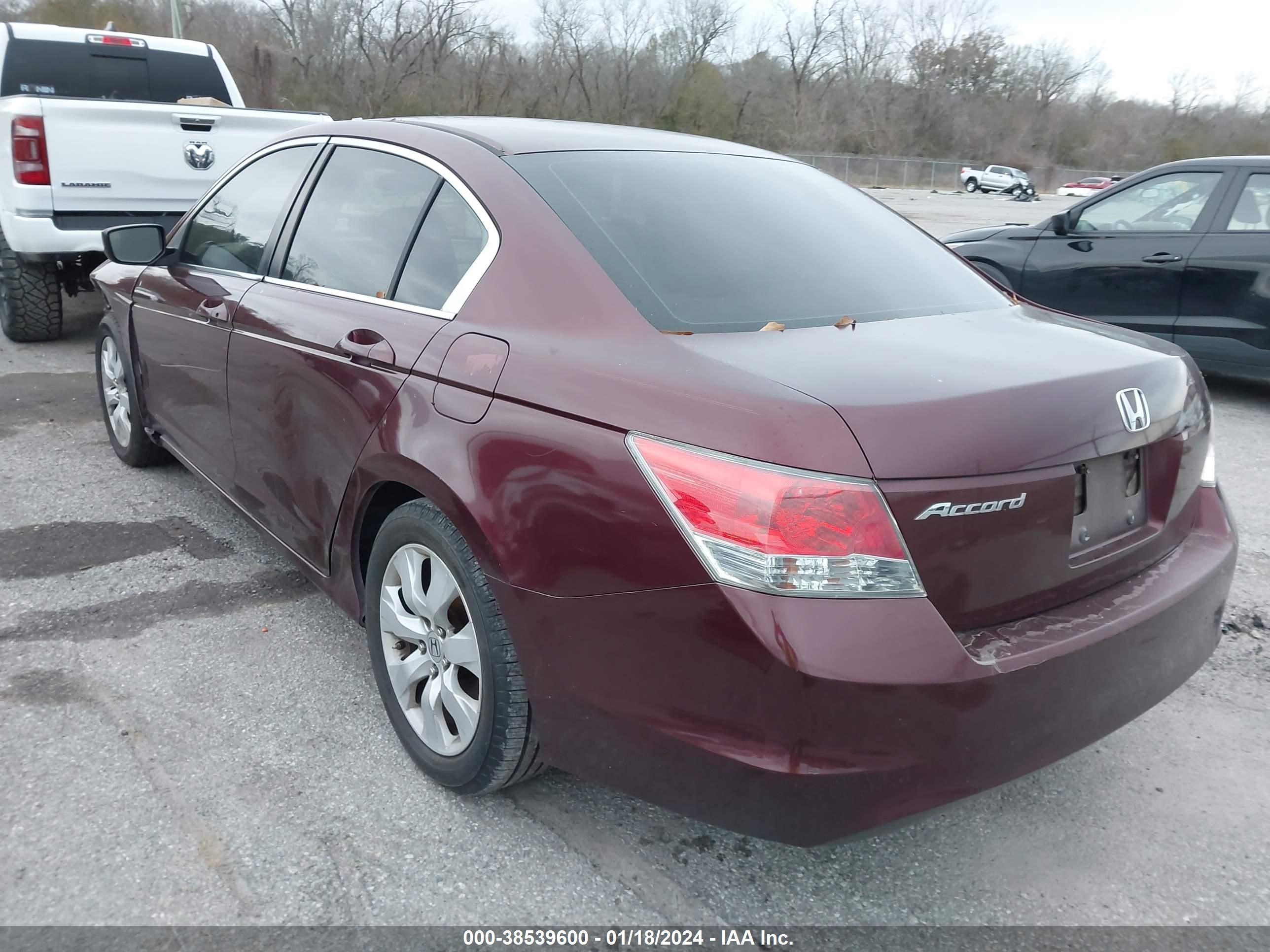 Photo 2 VIN: 1HGCP2F77AA040999 - HONDA ACCORD 