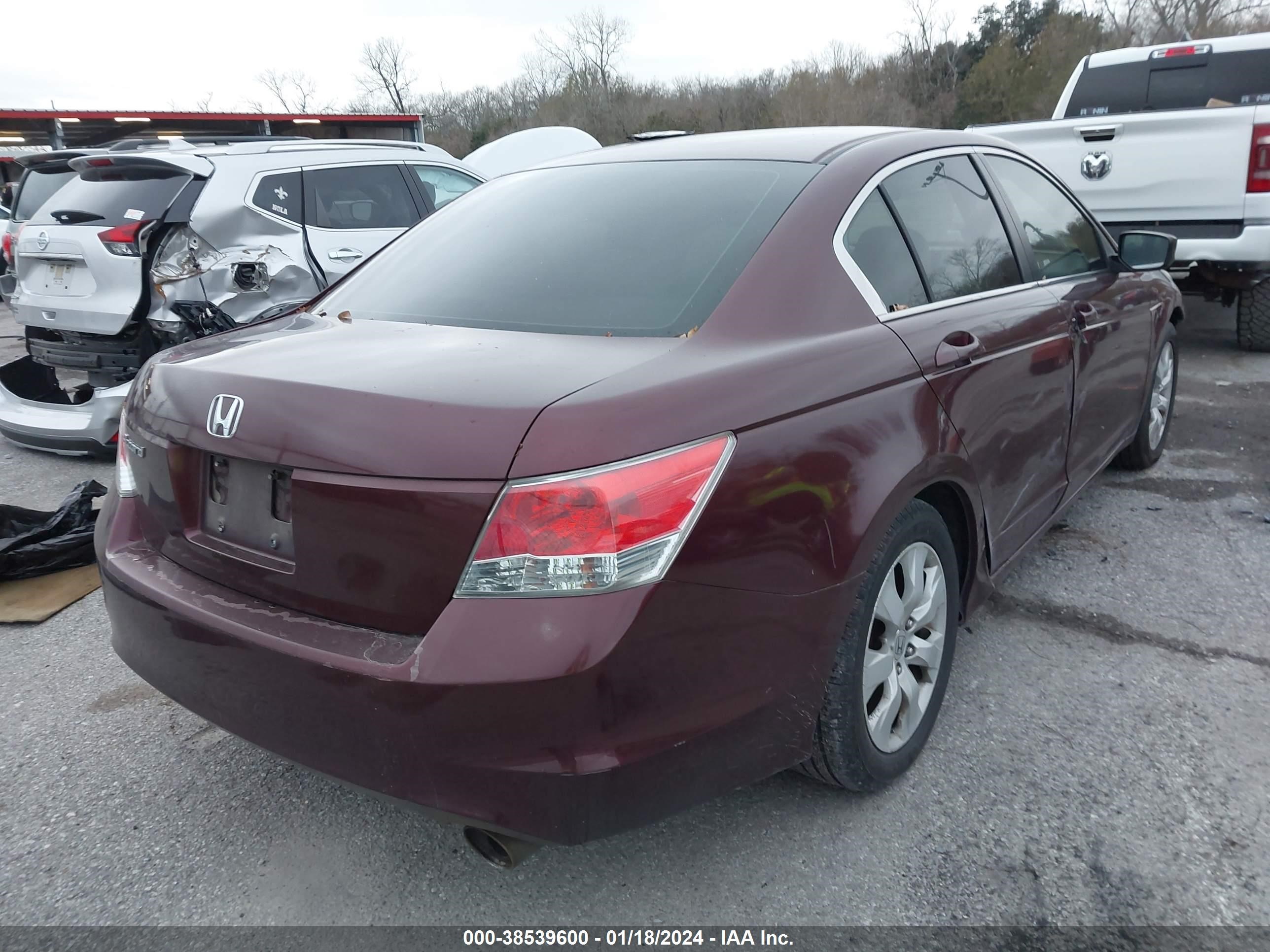 Photo 3 VIN: 1HGCP2F77AA040999 - HONDA ACCORD 