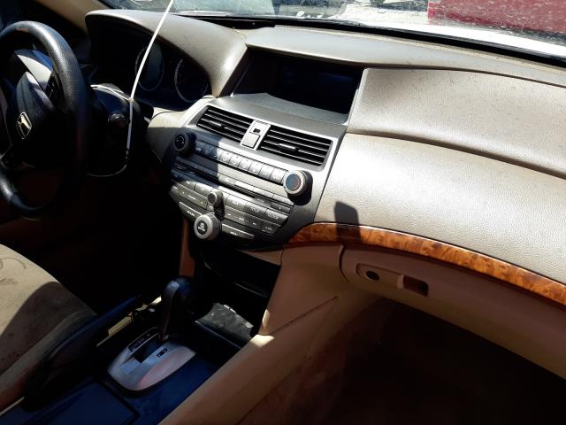 Photo 8 VIN: 1HGCP2F77AA106015 - HONDA ACCORD EX 