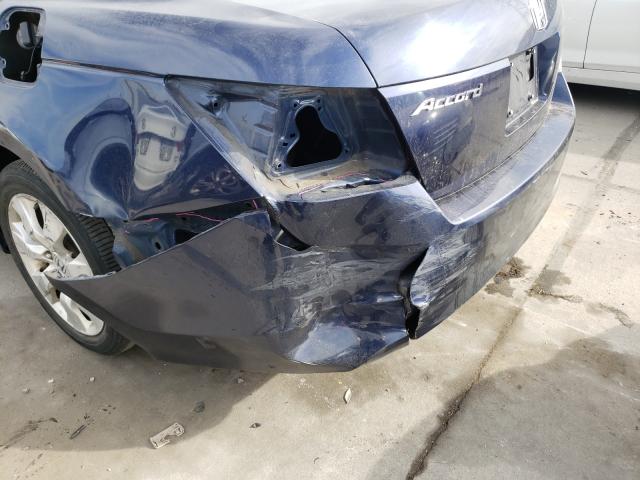 Photo 8 VIN: 1HGCP2F77AA166828 - HONDA ACCORD EX 