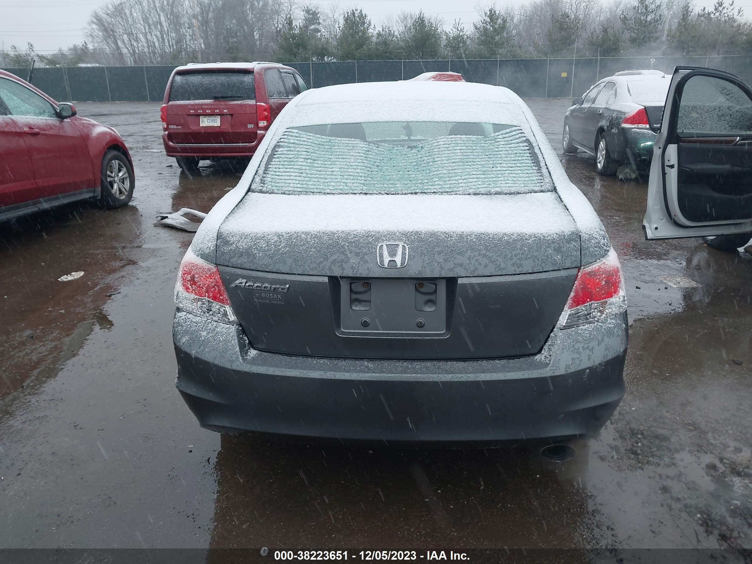 Photo 15 VIN: 1HGCP2F77AA194371 - HONDA ACCORD 