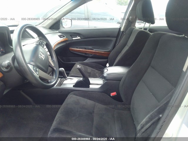 Photo 4 VIN: 1HGCP2F77BA022102 - HONDA ACCORD SDN 