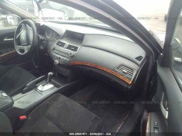 Photo 4 VIN: 1HGCP2F77BA053334 - HONDA ACCORD SDN 