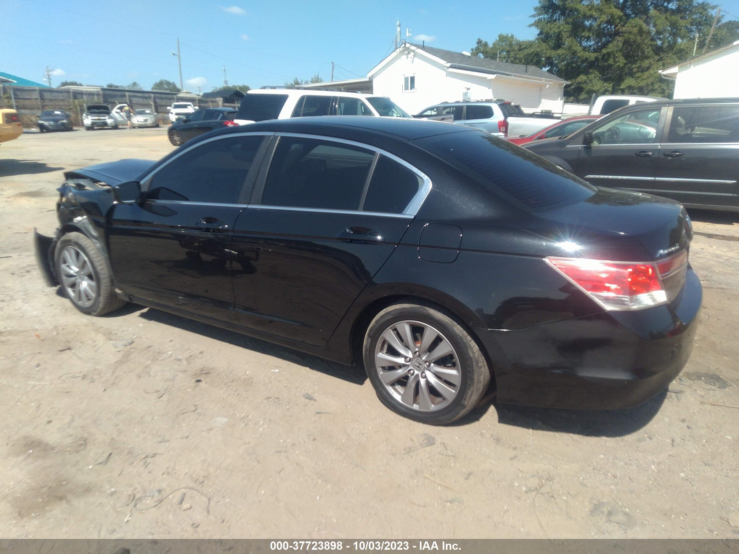 Photo 2 VIN: 1HGCP2F77CA077134 - HONDA ACCORD 