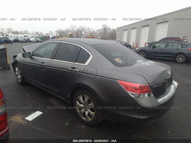 Photo 2 VIN: 1HGCP2F78AA102619 - HONDA ACCORD SDN 