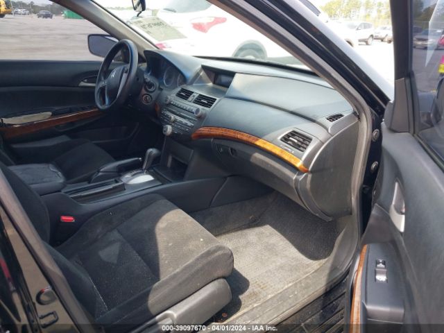 Photo 4 VIN: 1HGCP2F78BA024652 - HONDA ACCORD 