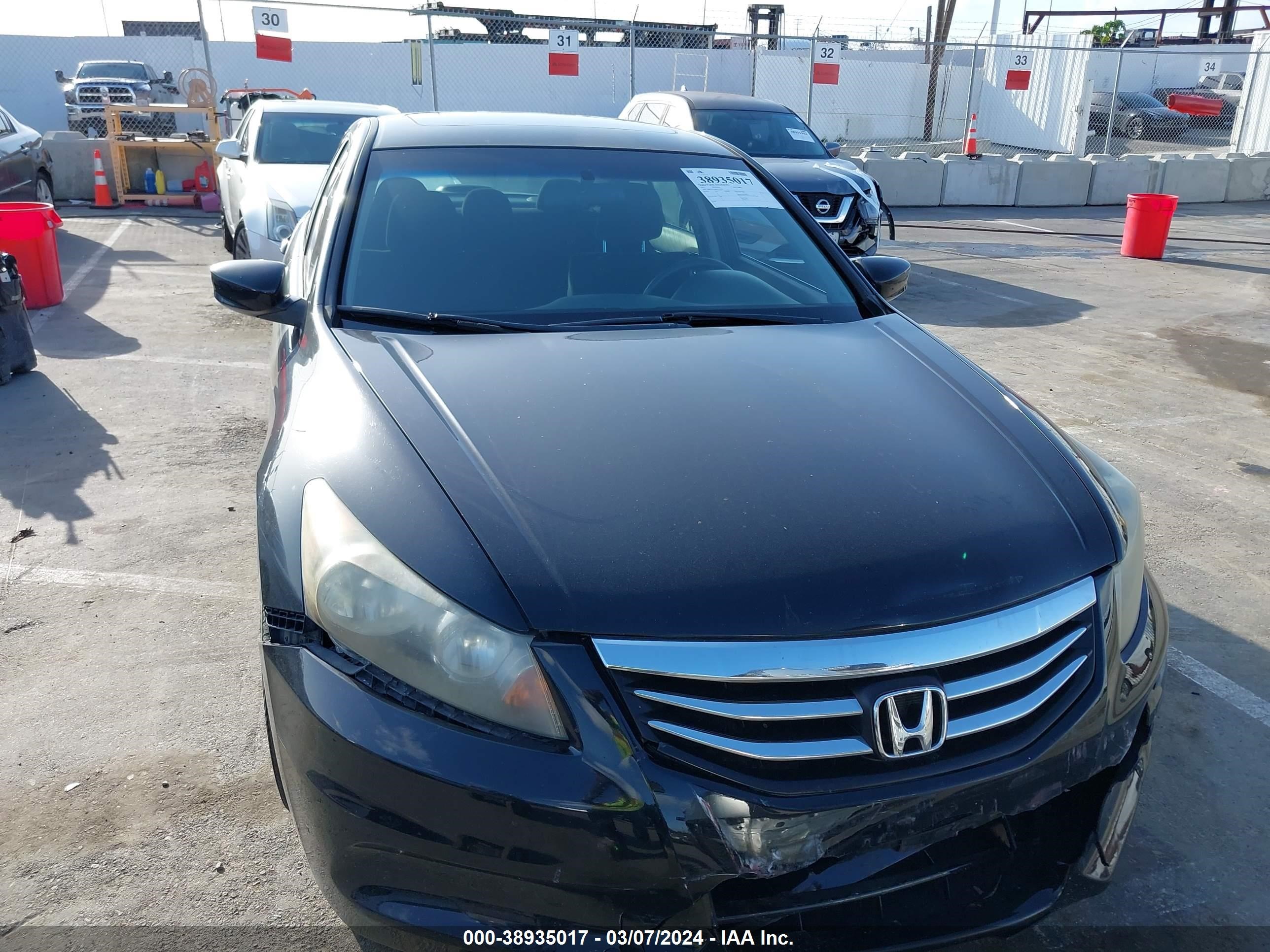 Photo 11 VIN: 1HGCP2F78BA123794 - HONDA ACCORD 