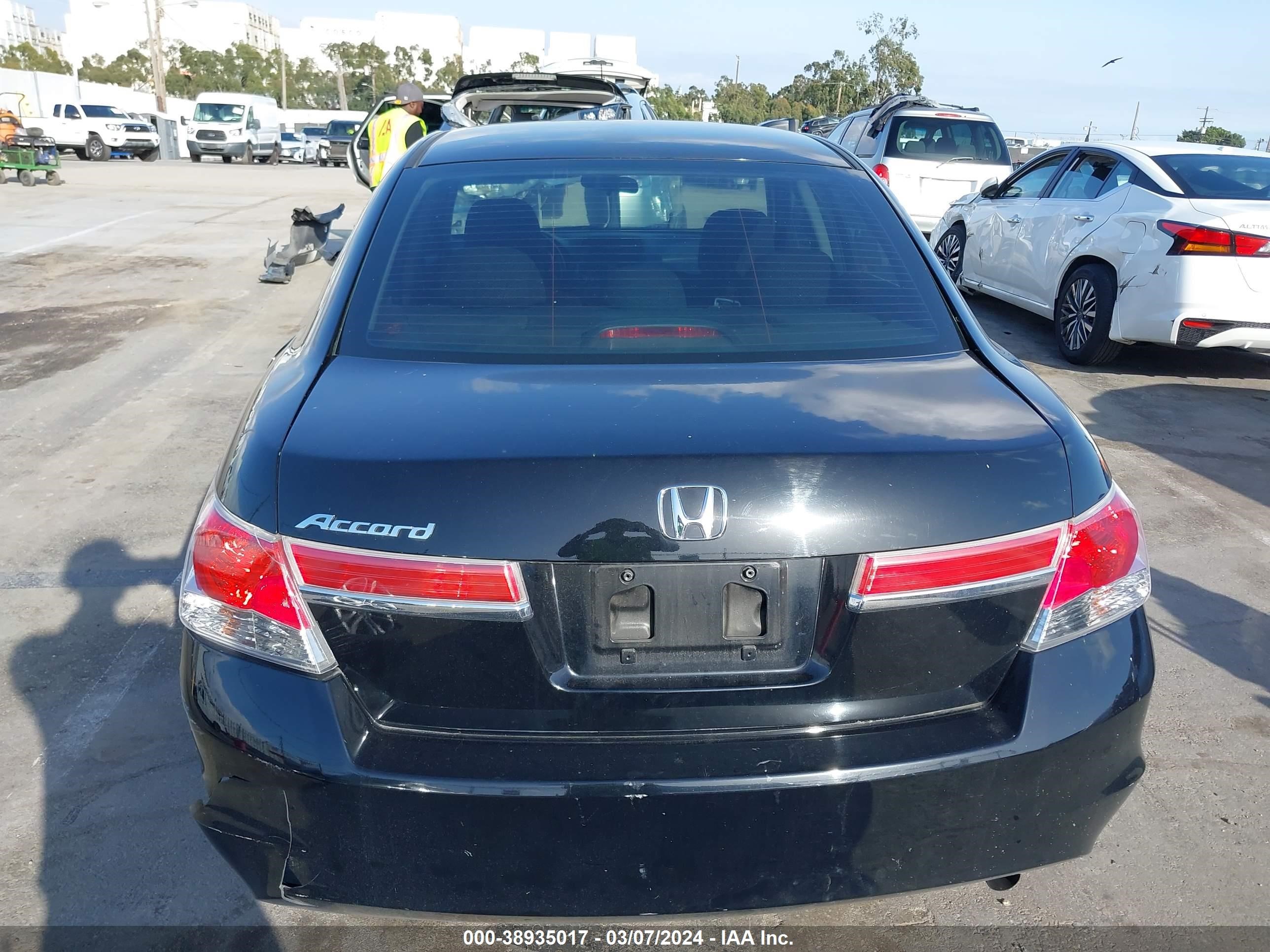 Photo 15 VIN: 1HGCP2F78BA123794 - HONDA ACCORD 