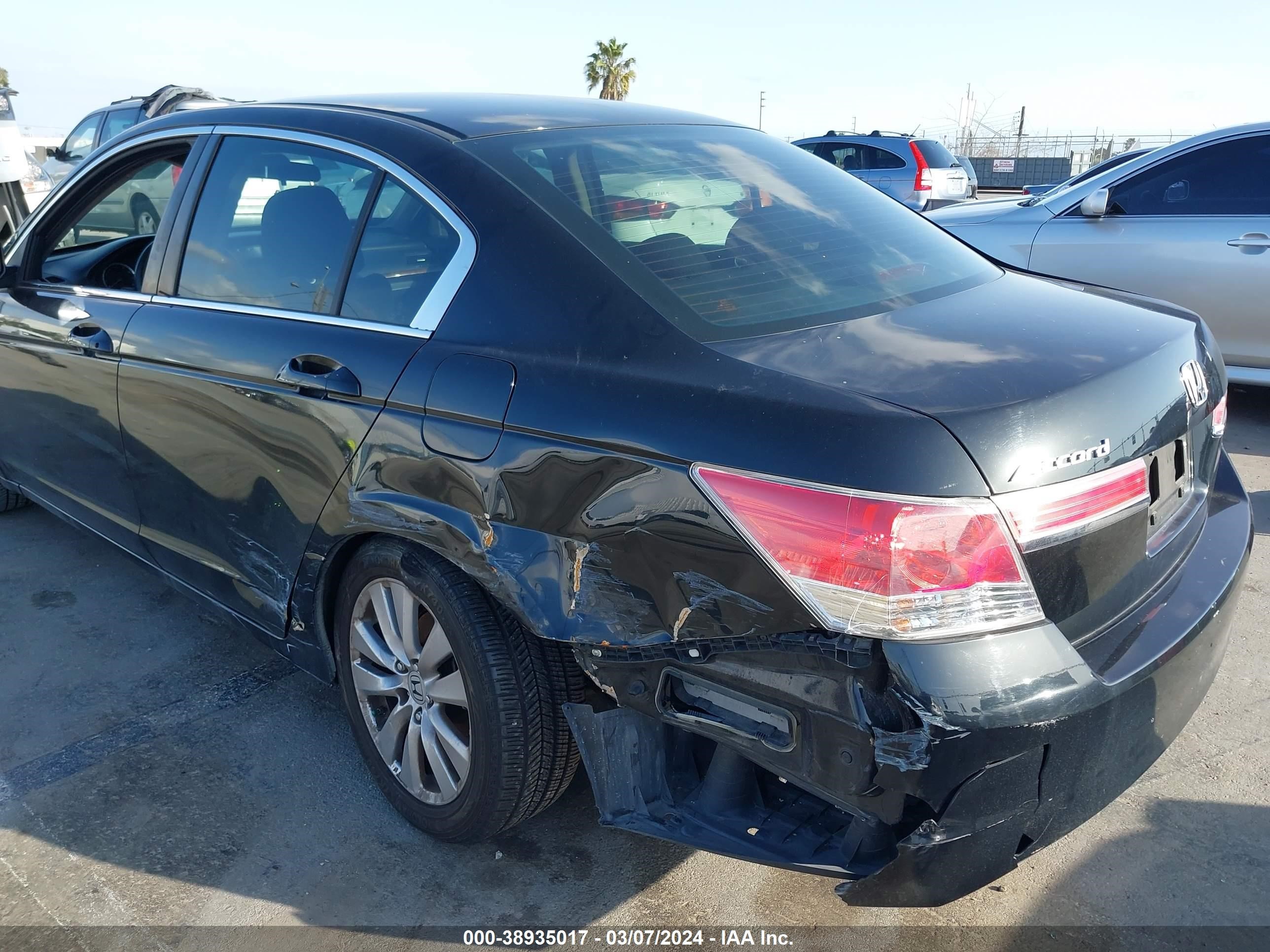 Photo 5 VIN: 1HGCP2F78BA123794 - HONDA ACCORD 