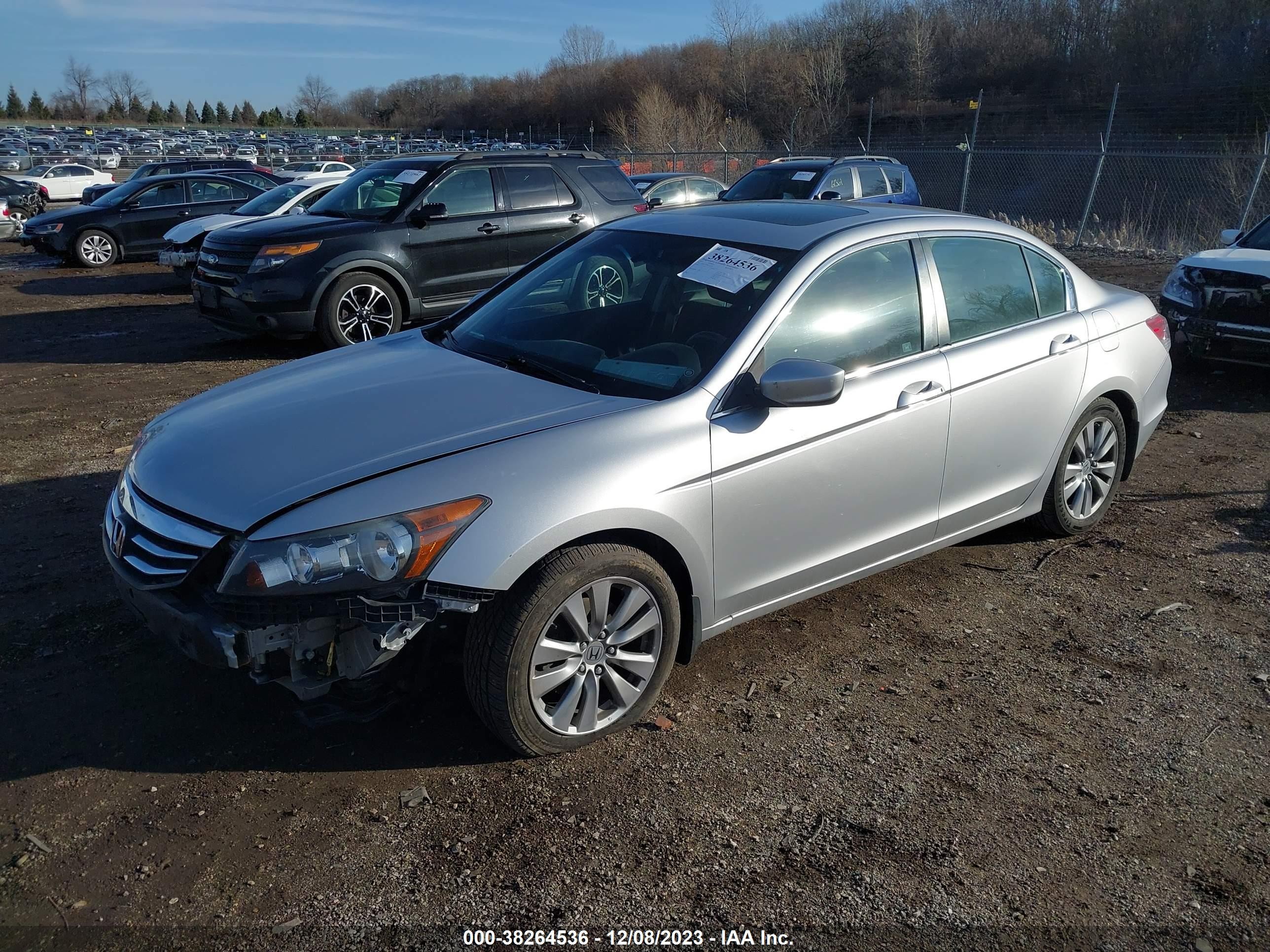 Photo 1 VIN: 1HGCP2F78BA155144 - HONDA ACCORD 