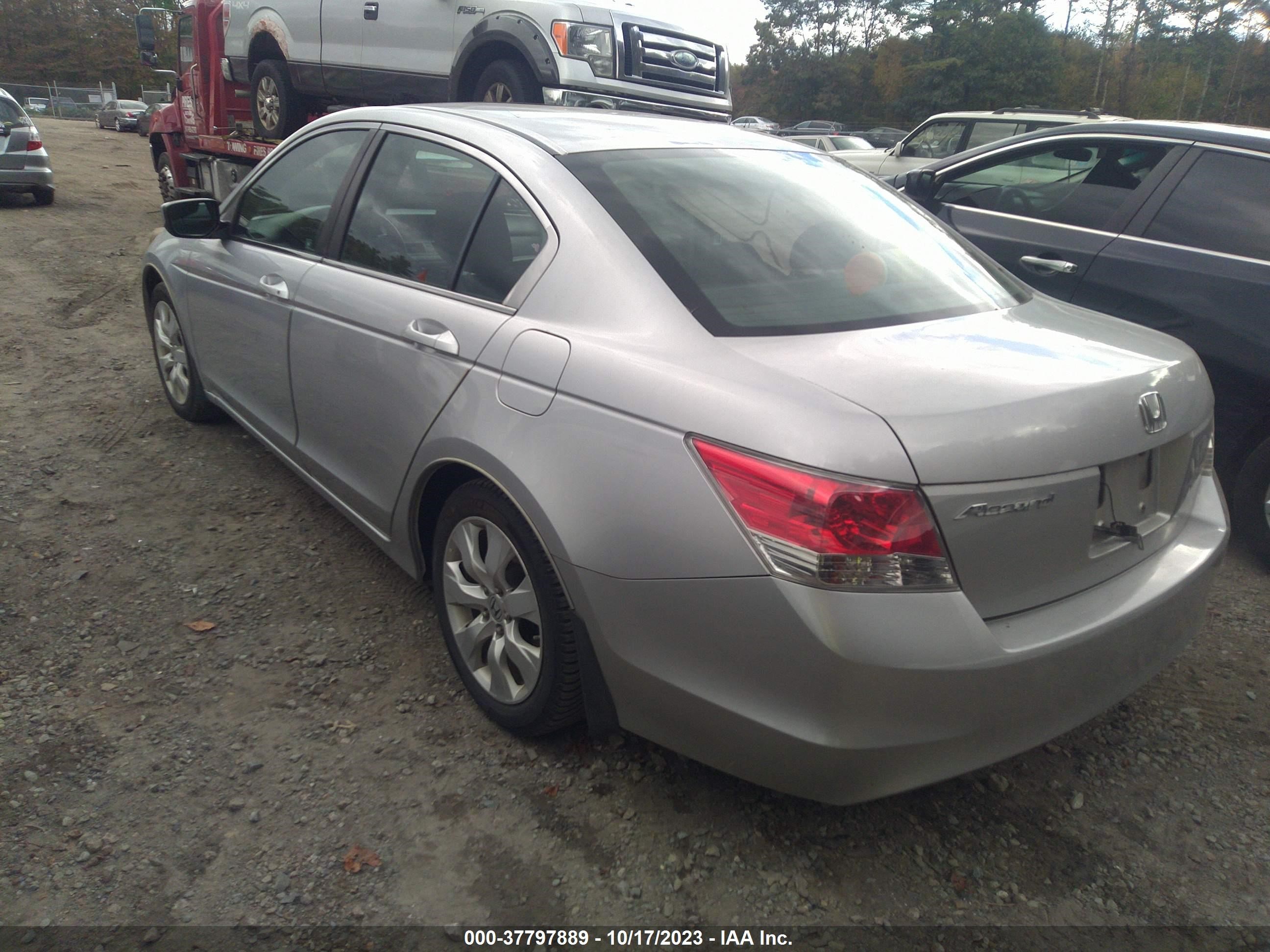 Photo 2 VIN: 1HGCP2F79AA048540 - HONDA ACCORD 