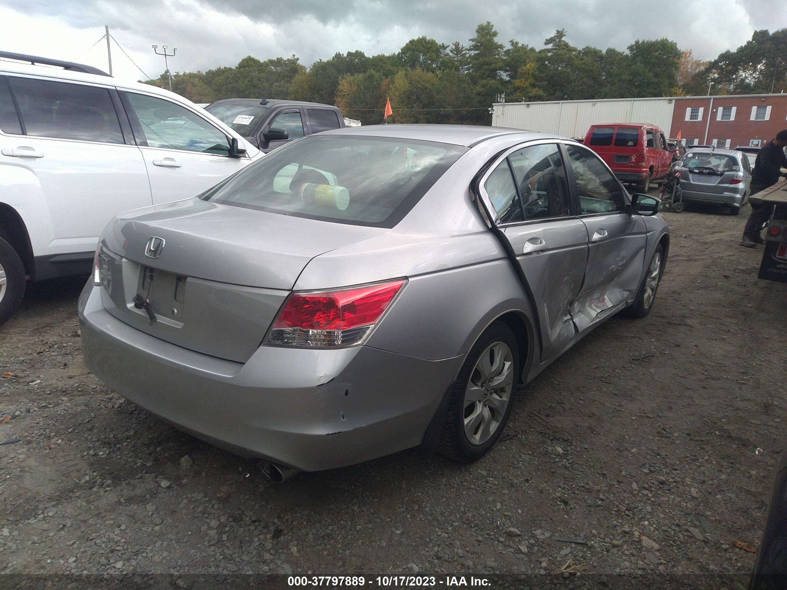 Photo 3 VIN: 1HGCP2F79AA048540 - HONDA ACCORD 