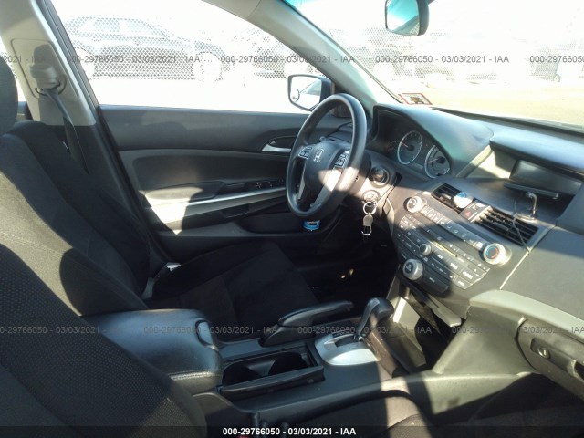 Photo 4 VIN: 1HGCP2F79AA106548 - HONDA ACCORD SDN 