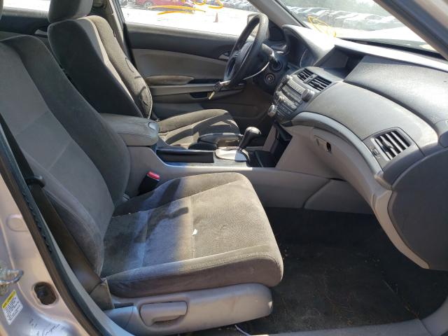 Photo 4 VIN: 1HGCP2F79AA127982 - HONDA ACCORD EX 