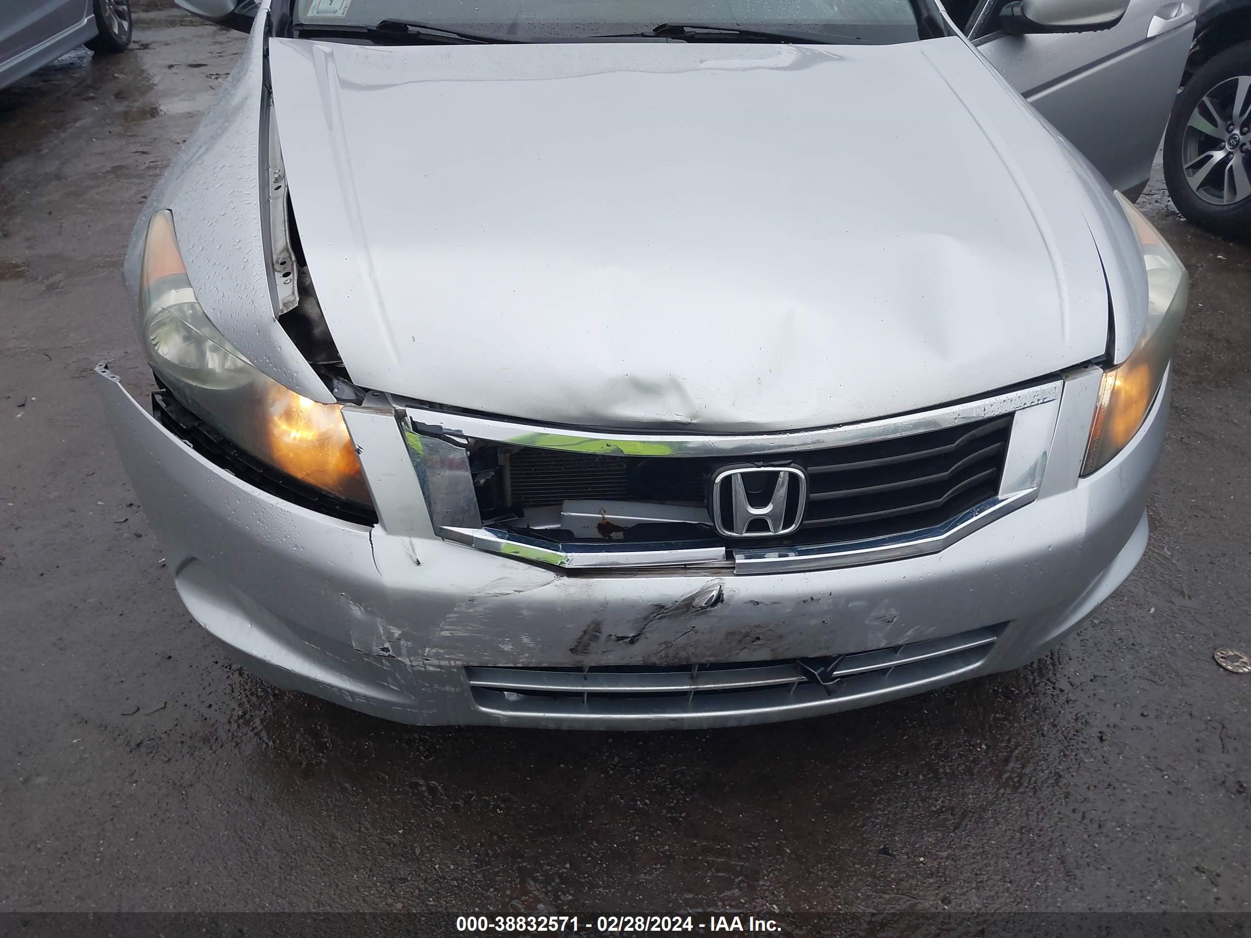 Photo 5 VIN: 1HGCP2F79AA187504 - HONDA ACCORD 