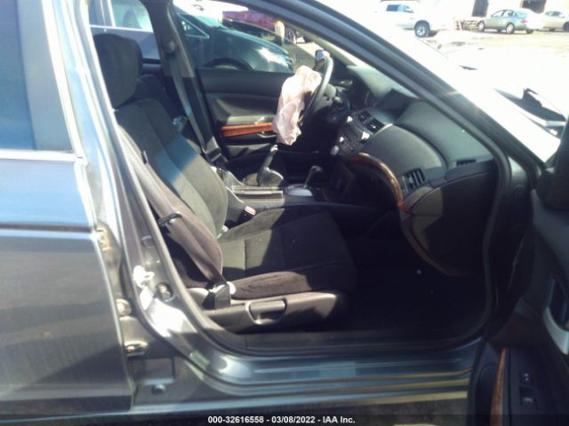 Photo 4 VIN: 1HGCP2F79BA139101 - HONDA ACCORD SDN 