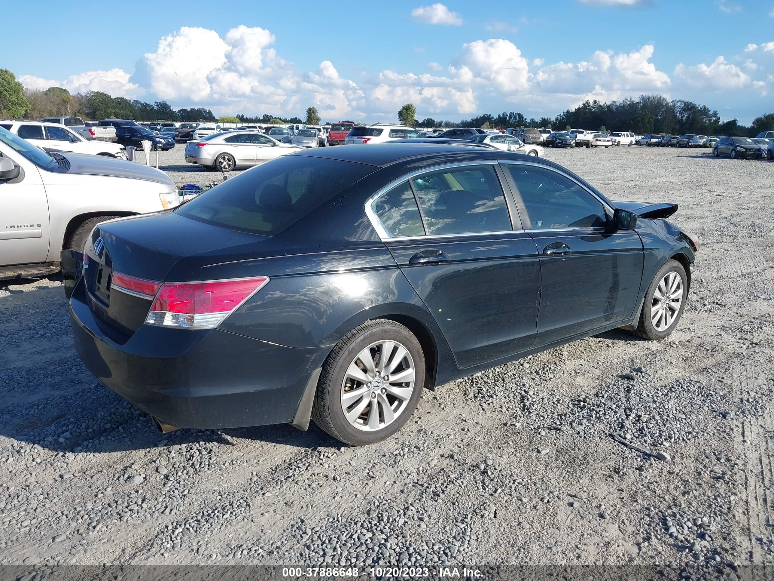 Photo 3 VIN: 1HGCP2F79CA040084 - HONDA ACCORD 