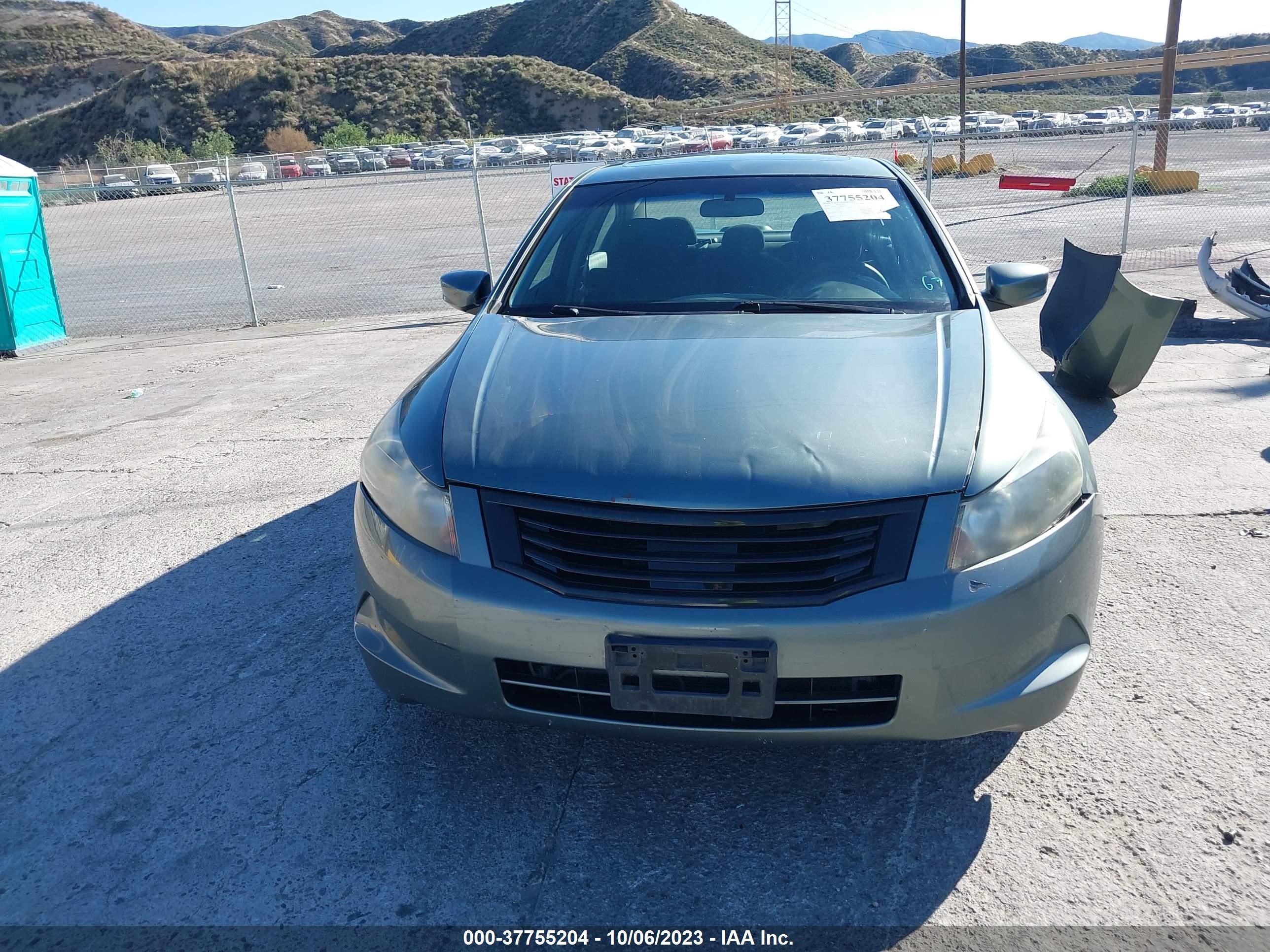 Photo 12 VIN: 1HGCP2F7XAA020522 - HONDA ACCORD 