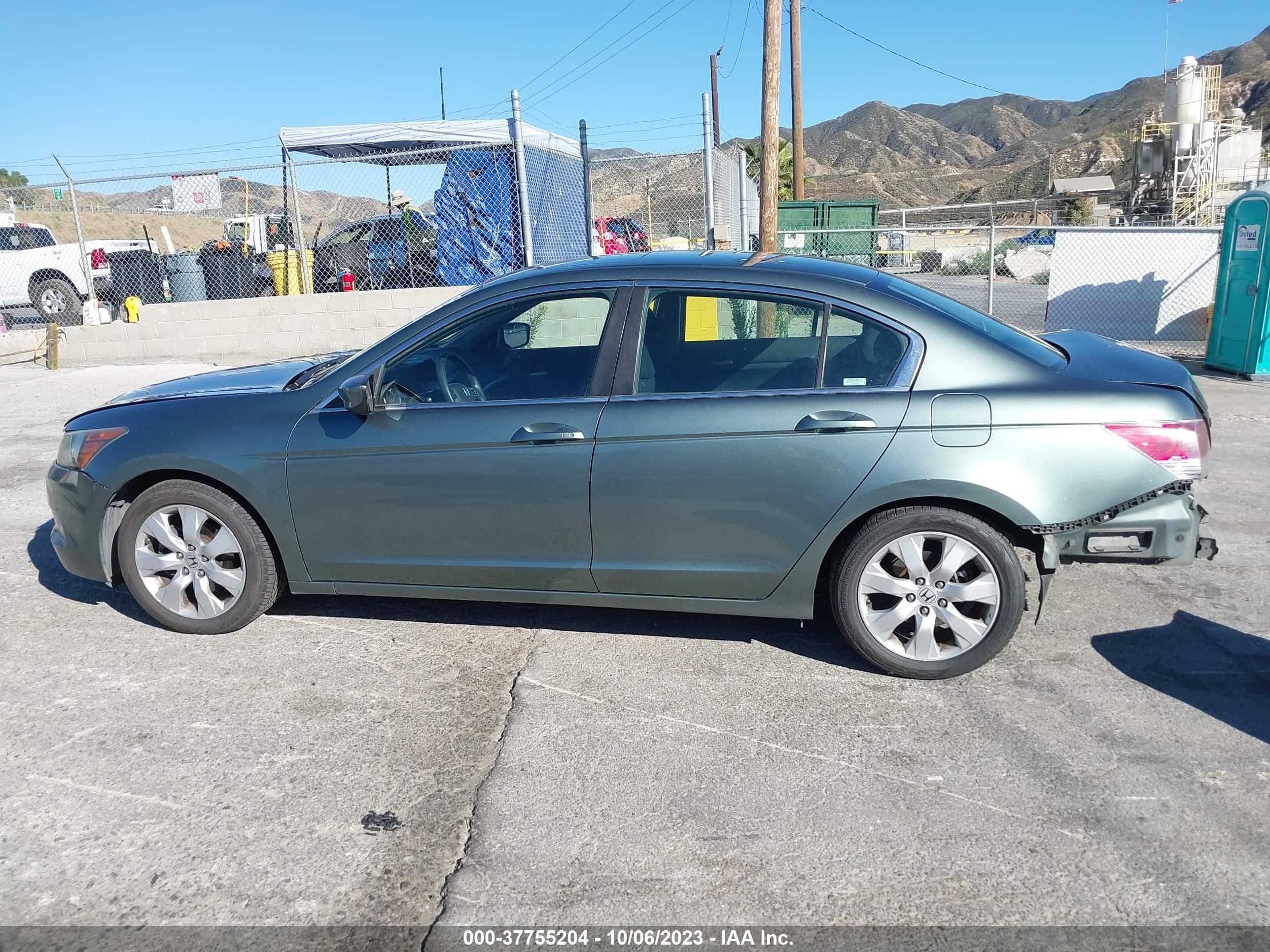 Photo 14 VIN: 1HGCP2F7XAA020522 - HONDA ACCORD 