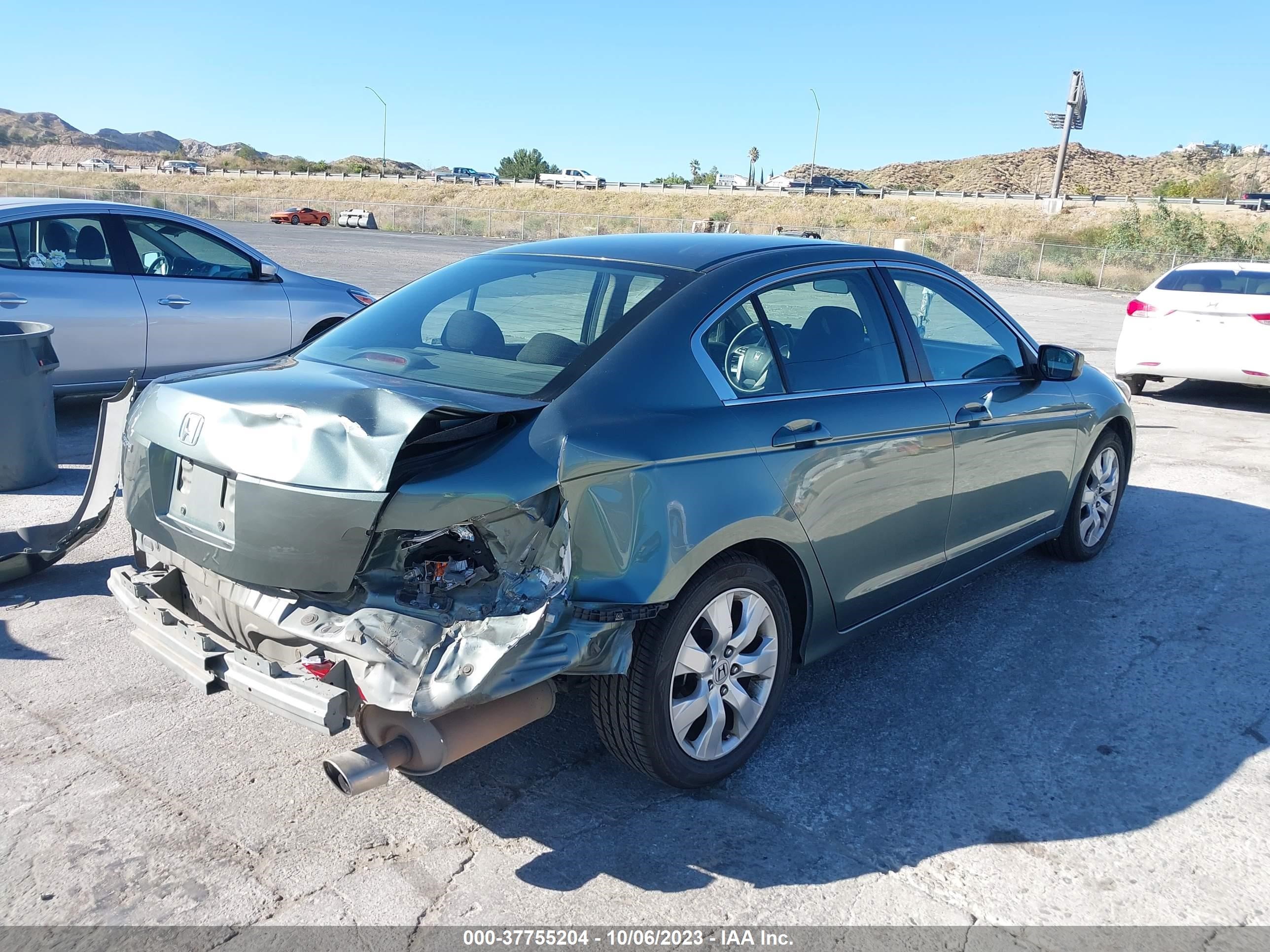 Photo 3 VIN: 1HGCP2F7XAA020522 - HONDA ACCORD 