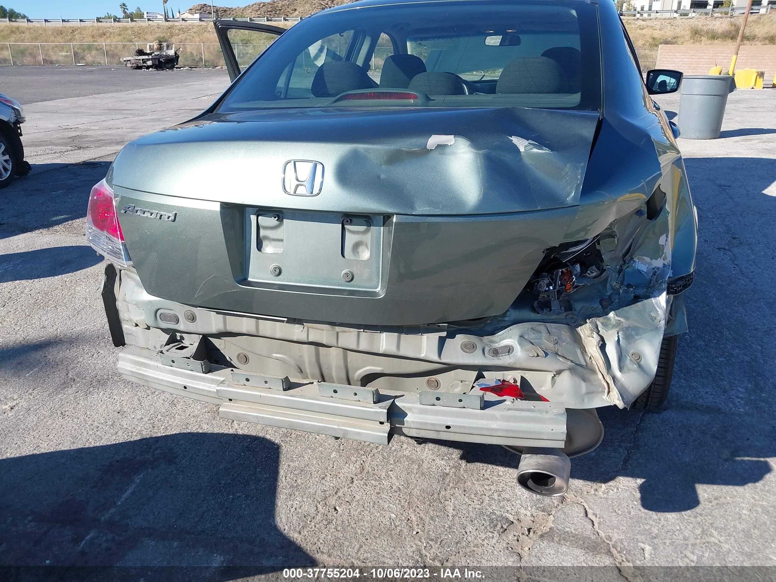 Photo 5 VIN: 1HGCP2F7XAA020522 - HONDA ACCORD 