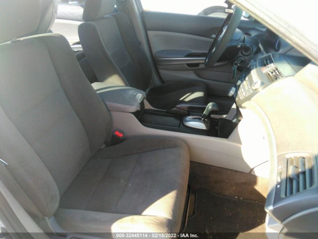 Photo 4 VIN: 1HGCP2F7XAA023405 - HONDA ACCORD SDN 