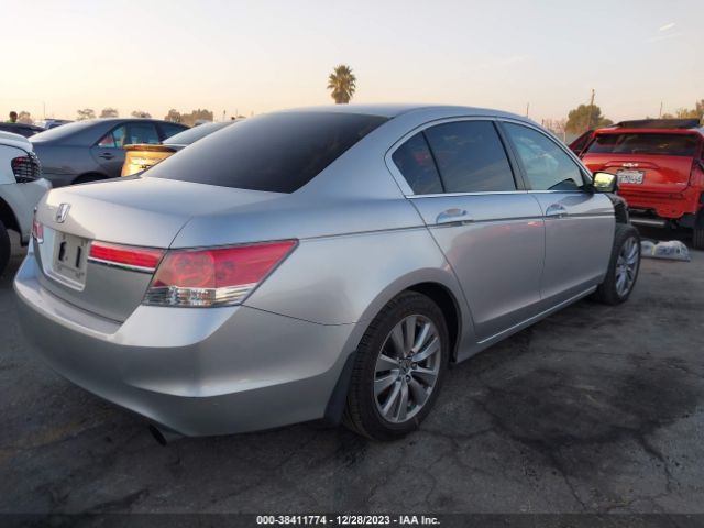 Photo 3 VIN: 1HGCP2F7XBA109136 - HONDA ACCORD 