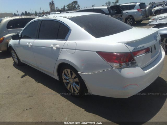 Photo 2 VIN: 1HGCP2F7XCA117125 - HONDA ACCORD SDN 