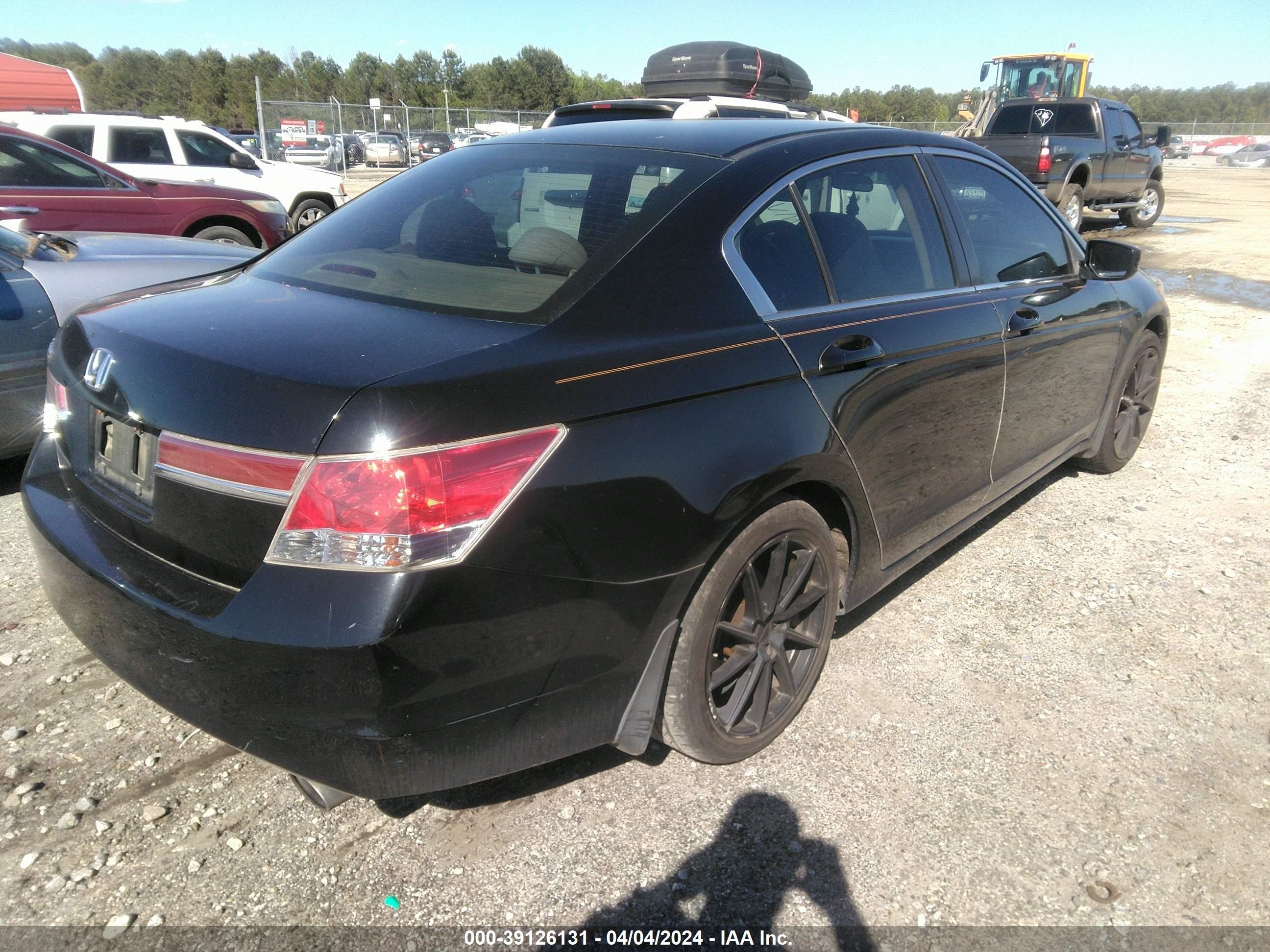 Photo 3 VIN: 1HGCP2F7XCA156538 - HONDA ACCORD 