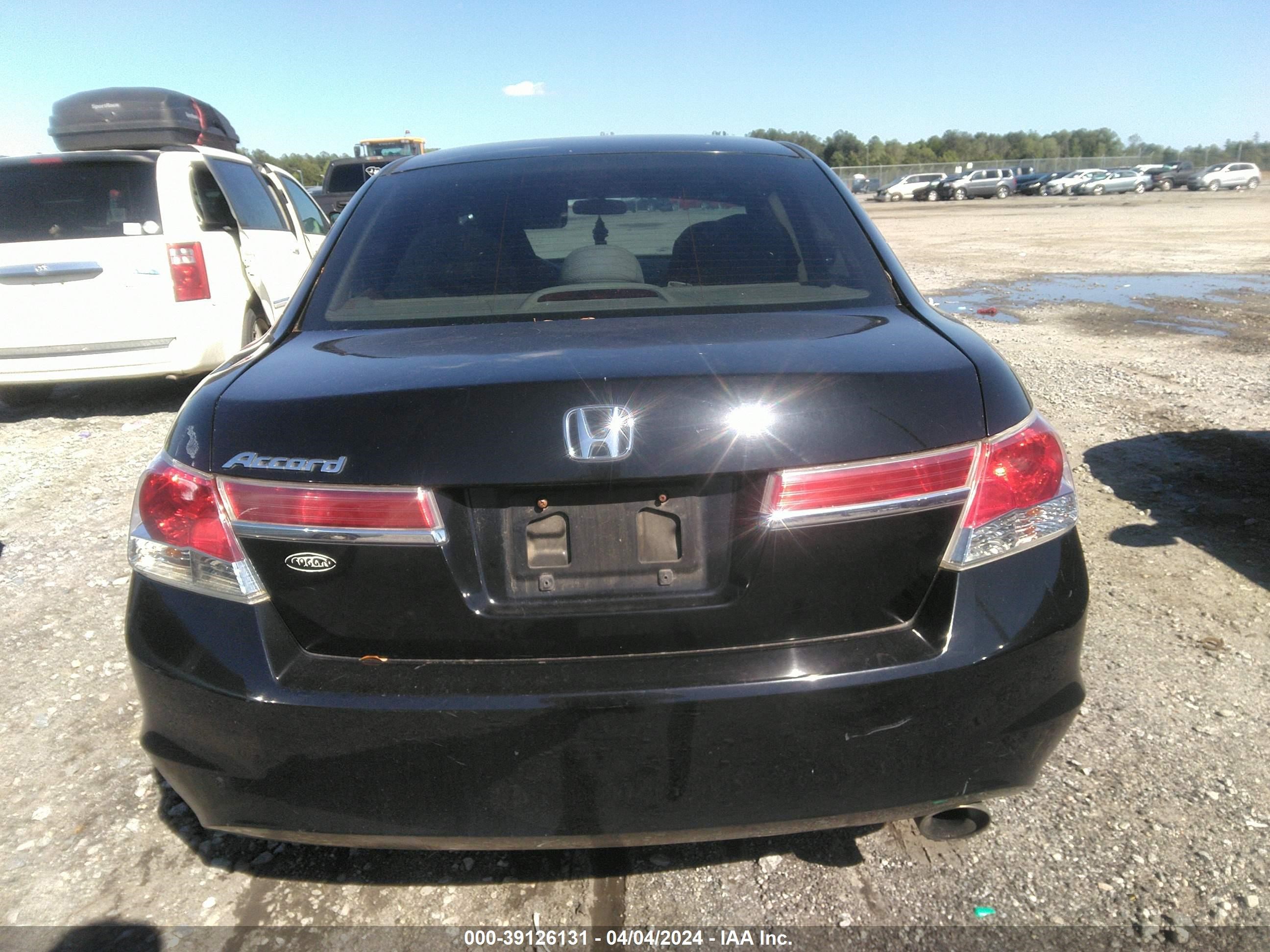 Photo 5 VIN: 1HGCP2F7XCA156538 - HONDA ACCORD 