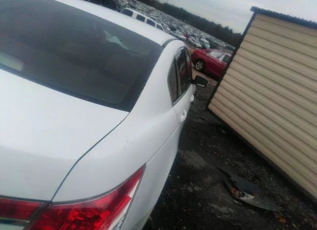 Photo 3 VIN: 1HGCP2F7XCA158208 - HONDA ACCORD 