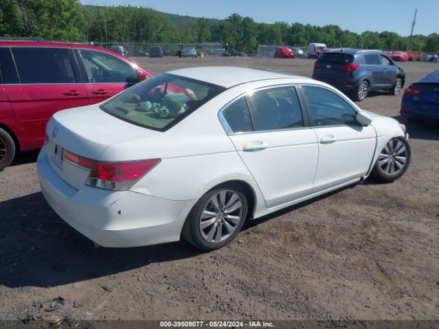 Photo 3 VIN: 1HGCP2F7XCA170715 - HONDA ACCORD 