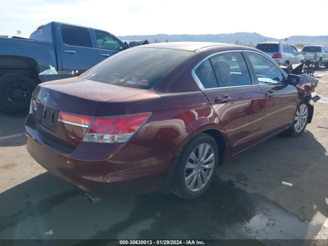 Photo 3 VIN: 1HGCP2F7XCA173372 - HONDA ACCORD 