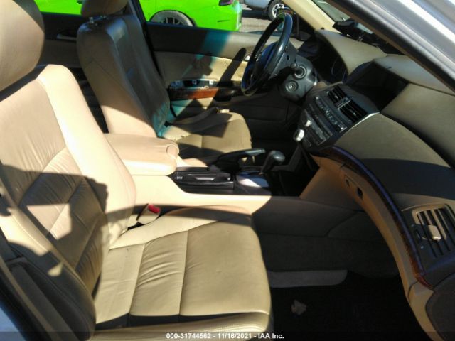 Photo 4 VIN: 1HGCP2F80AA033112 - HONDA ACCORD SDN 