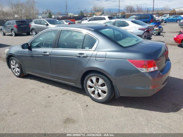 Photo 2 VIN: 1HGCP2F80AA101117 - HONDA ACCORD 