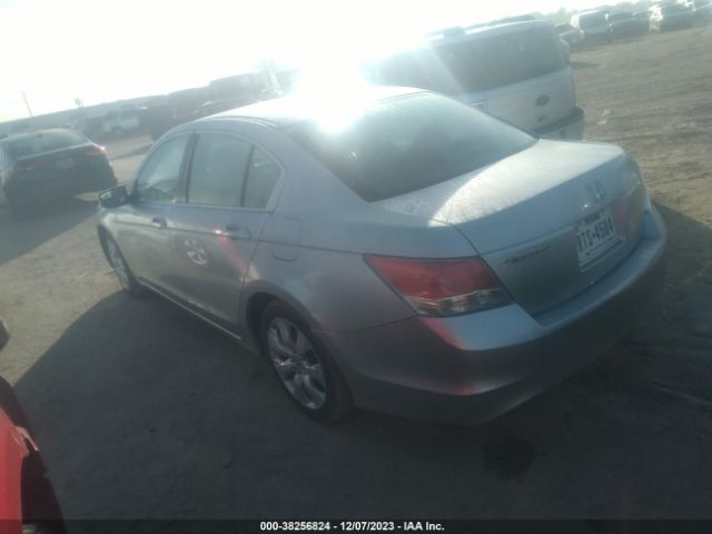 Photo 2 VIN: 1HGCP2F80AA116801 - HONDA ACCORD 