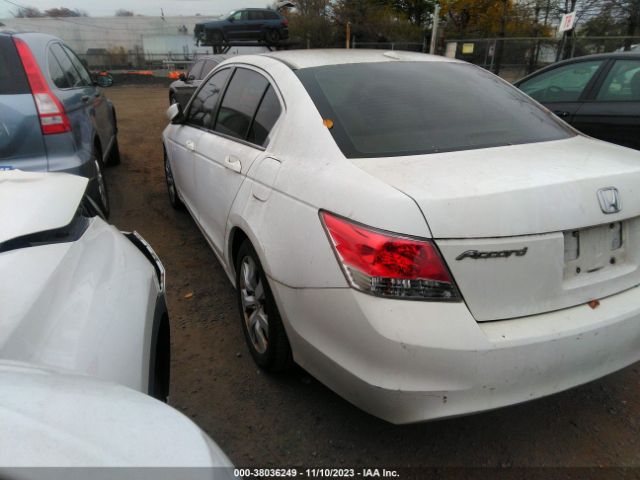 Photo 2 VIN: 1HGCP2F80AA151421 - HONDA ACCORD 