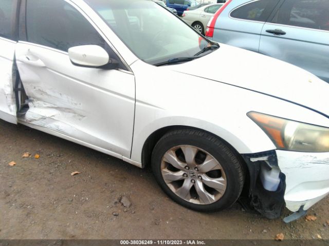 Photo 5 VIN: 1HGCP2F80AA151421 - HONDA ACCORD 