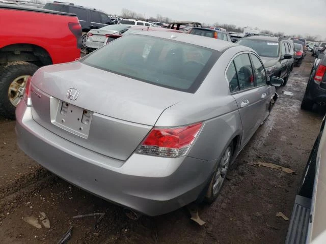 Photo 2 VIN: 1HGCP2F80AA180501 - HONDA ACCORD EXL 